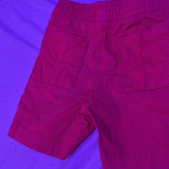 Red shorts - Picture 2 of 3